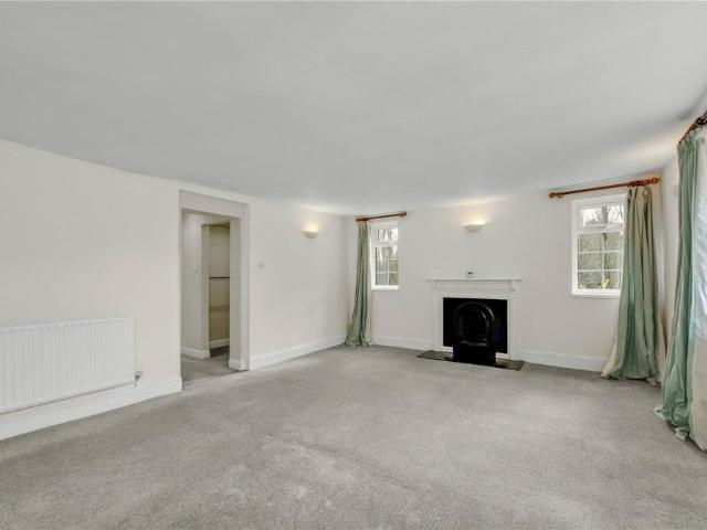 House for rent in Heol-las, Surrey