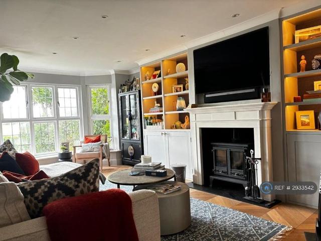 House for rent in Pachesham Park, Surrey