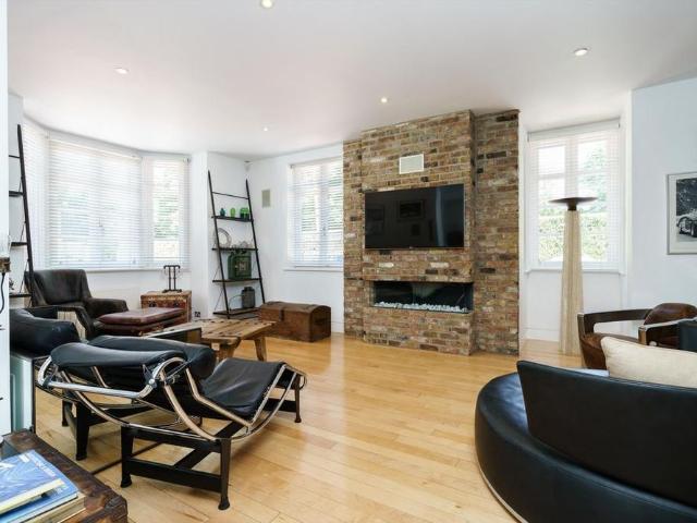 House for rent in Row Town, Surrey