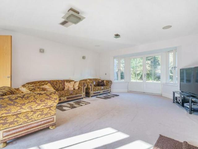 House for rent in Kingswood Warren, Red Hill
