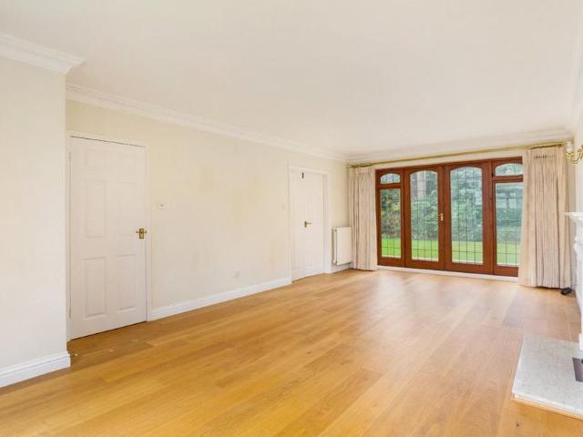 House for rent in Row Town, Surrey