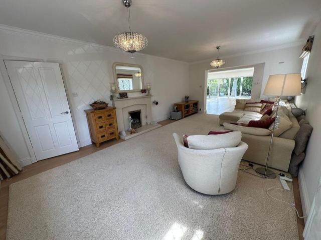 House for rent in Ashtead Park, Pachesham Park