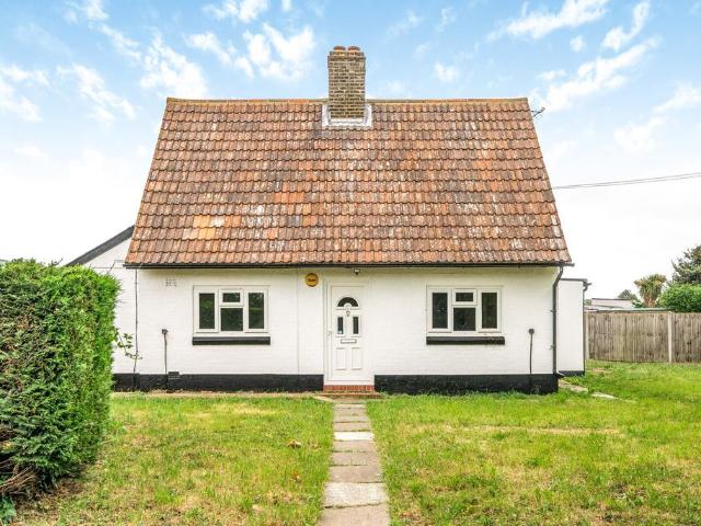 House for rent in Chattern Hill, Lower Halliford