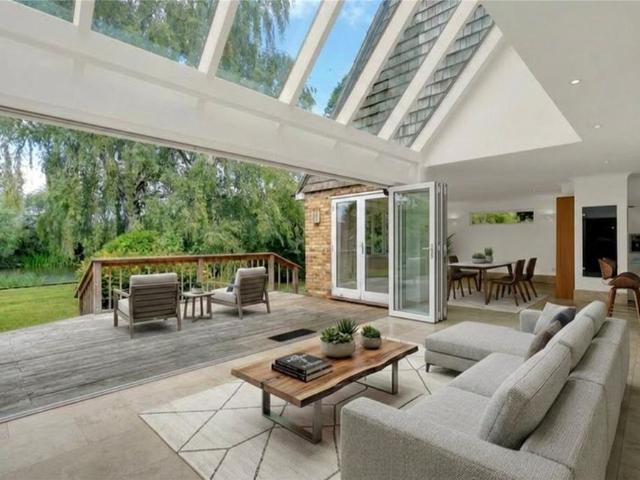 House for rent in Lower Green Esher, Blackhills