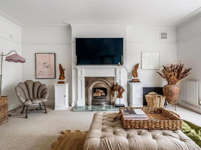 House for rent in Pachesham Park, Surrey