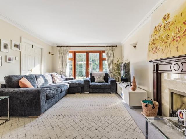 House for rent in Row Town, Surrey