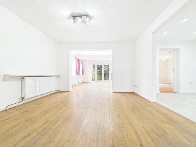 House for rent in Holybrook, West Berkshire