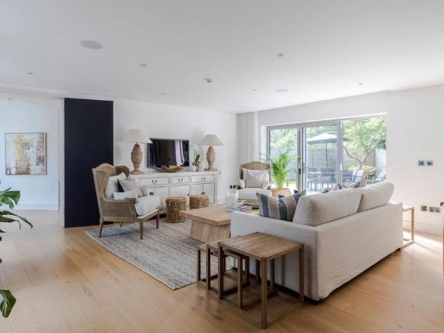 House for rent in London Borough of Merton, Raynes Park