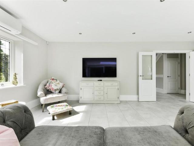 House for rent in Walton On The Hill, Reigate and Banstead