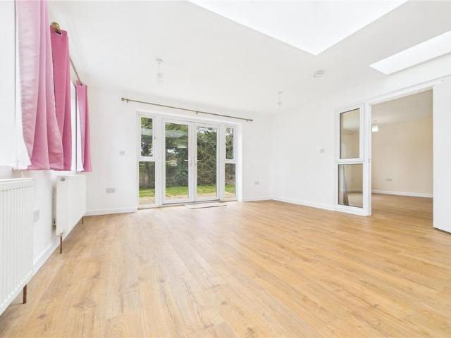 House for rent in Holybrook, West Berkshire