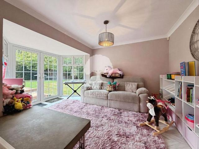 House for rent in Beaconsfield and Chepping Wye Community Board, Knotty Green