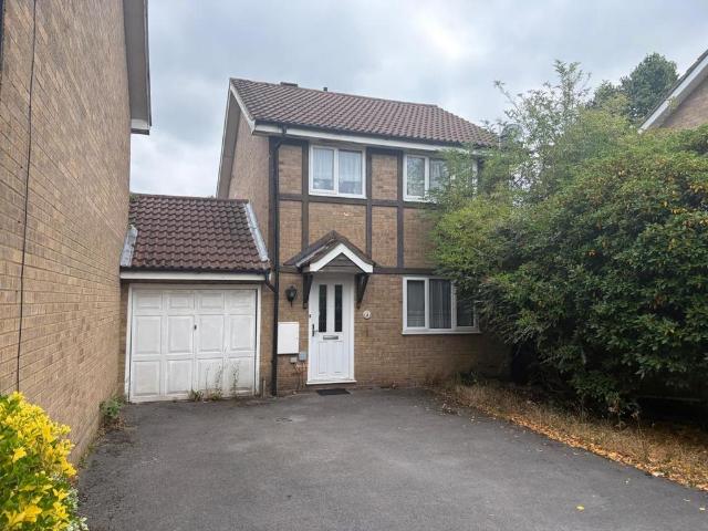 House for rent in Row Town, Surrey