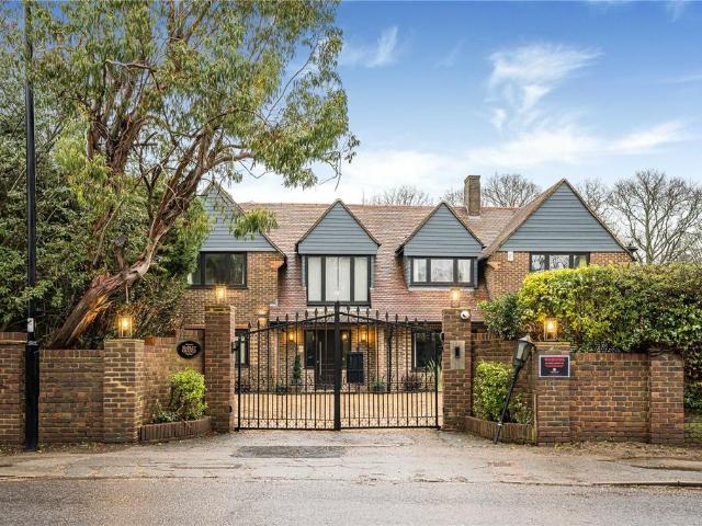 House for rent in Hadley Wood, Greater London