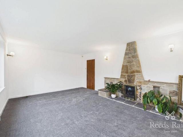 House for rent in Rastrick, Calderdale