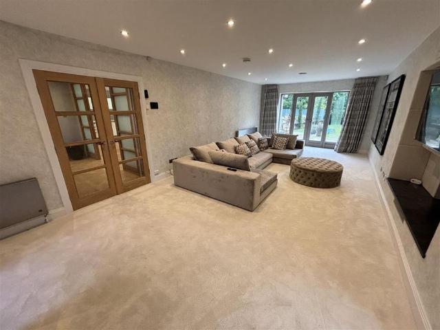 House for rent in Altrincham, Trafford