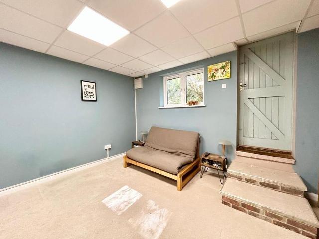 House for rent in Fole, Surrey