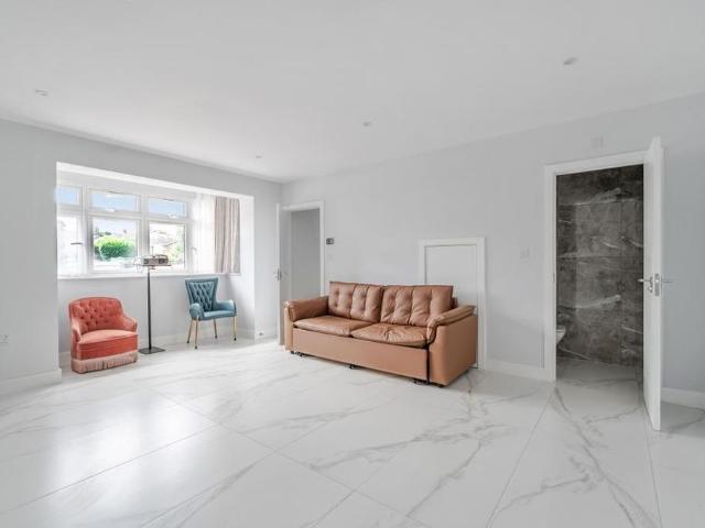 House for rent in Blackhills, Surrey