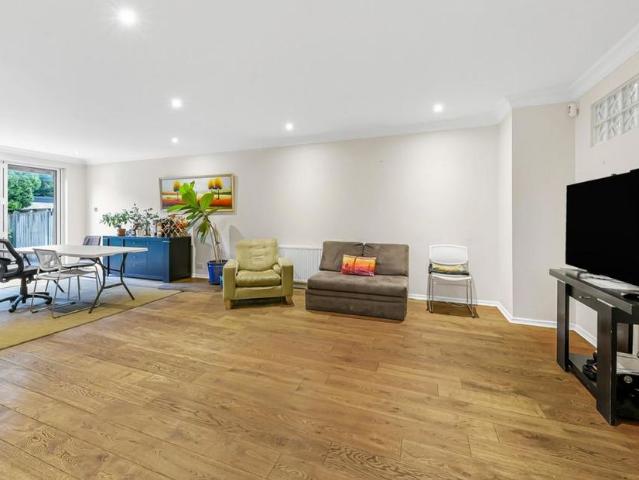 House for rent in Brent Cross, Greater London