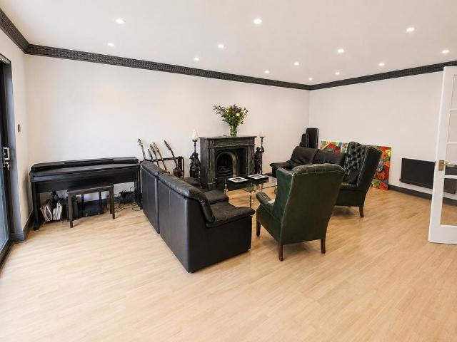 House for rent in Mill Hill, Greater London