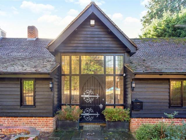 House for rent in Sparrow Row, Surrey Heath