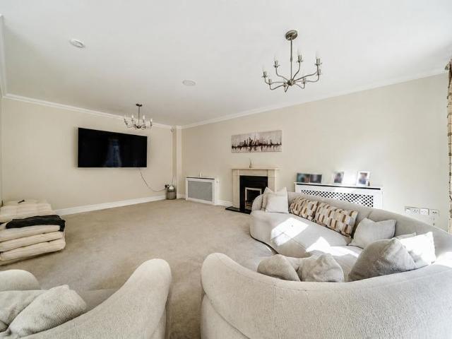 House for rent in Sunningdale, Windsor and Maidenhead