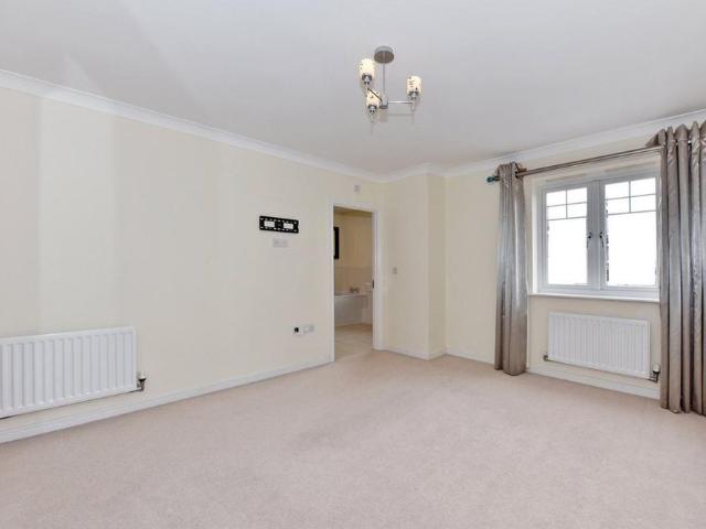 House for rent in Oxshott, Elmbridge