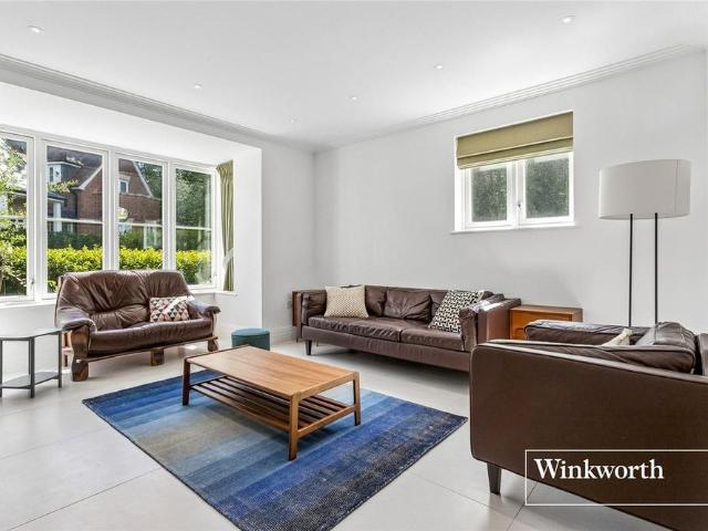 House for rent in Cockfosters, Greater London