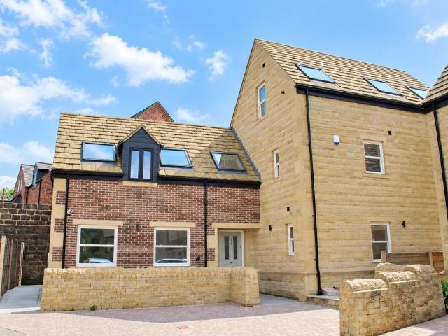 House for rent in Walsden, Calderdale