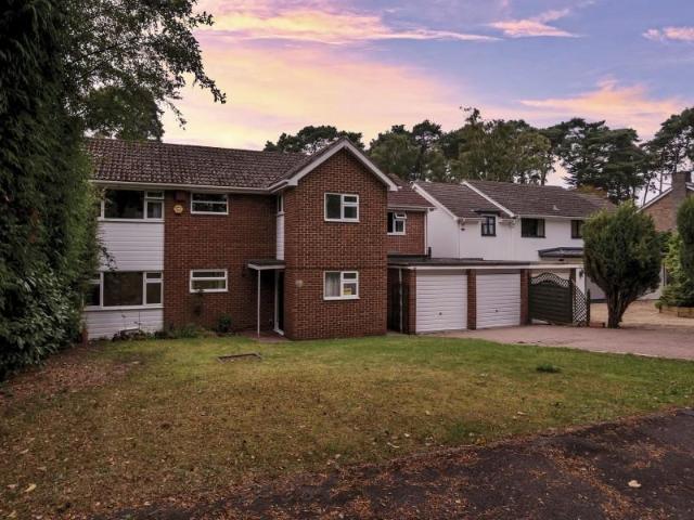 House for rent in Heatherside, Heol-las