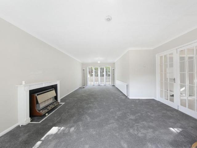 House for rent in Belmont, Greater London