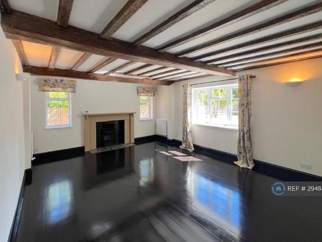 House for rent in Heol-las, Surrey