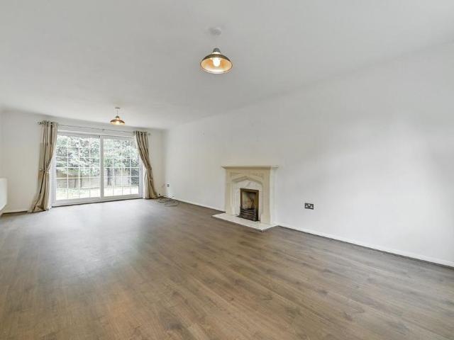 House for rent in Holyport, Bray