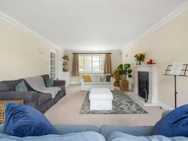 House for rent in Pachesham Park, Surrey