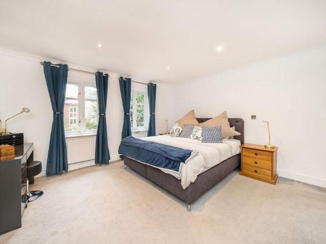 House for rent in Blackhills, Surrey