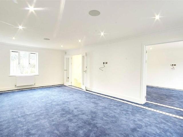 House for rent in Hadley Wood, Greater London