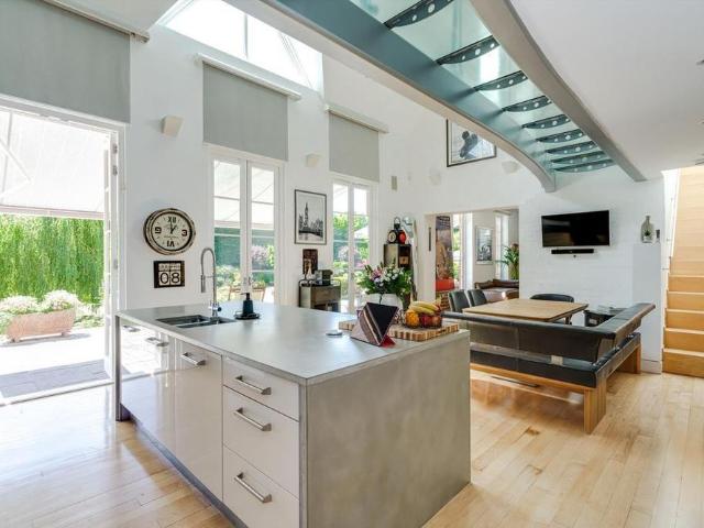 House for rent in Row Town, Surrey