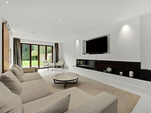 House for rent in Lower Green Esher, Blackhills