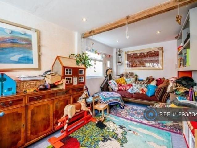House for rent in Pouchen End, Hertfordshire