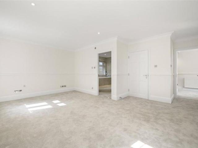 House for rent in Lower Green Esher, Blackhills