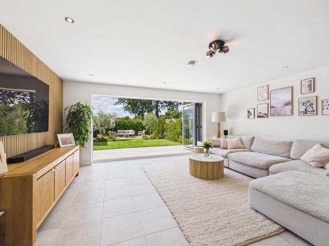 House for rent in Old Knebworth, North Hertfordshire