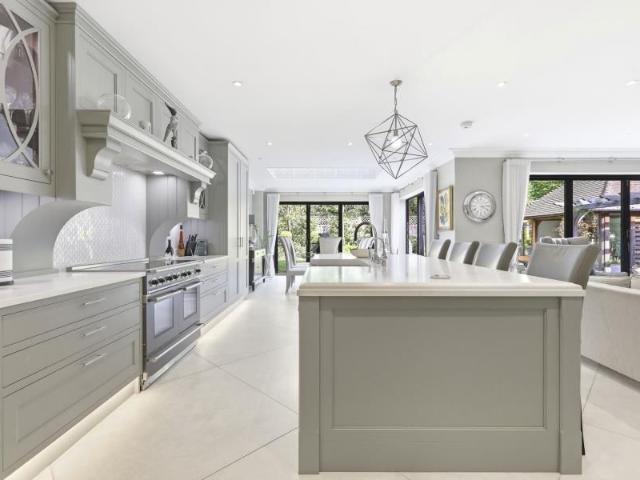 House for rent in Row Town, Surrey