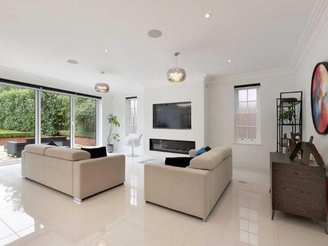 House for rent in Beaconsfield, Knotty Green