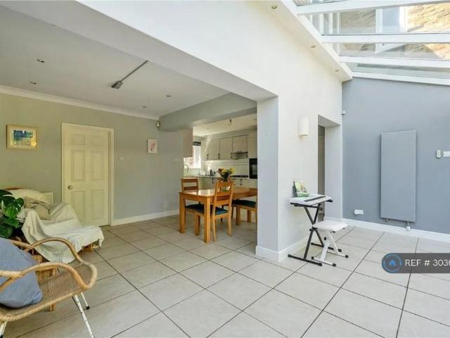 Room for rent in Burnham, Swallow
