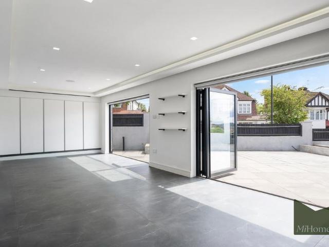 House for rent in New Southgate, Greater London