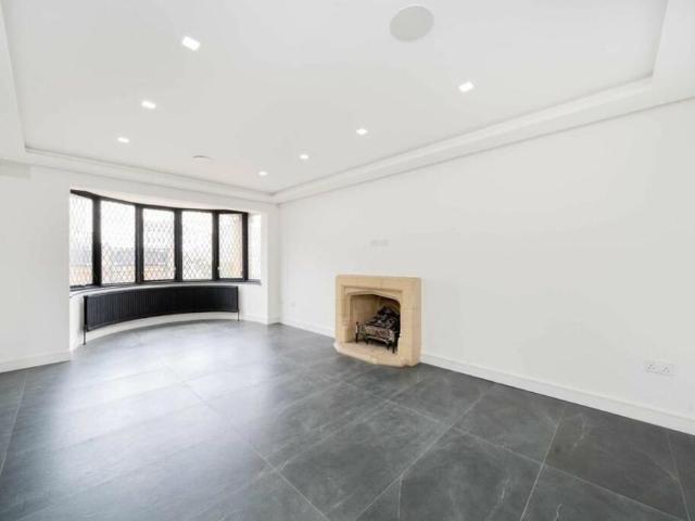 House for rent in New Southgate, Greater London