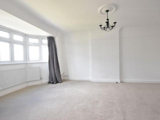 House for rent in Pachesham Park, Surrey