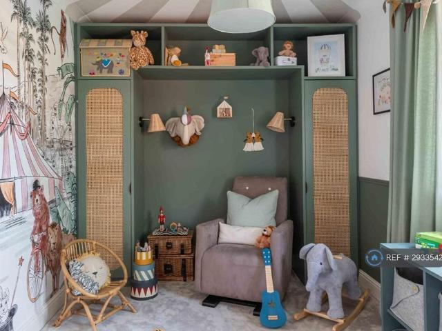 House for rent in Pachesham Park, Surrey