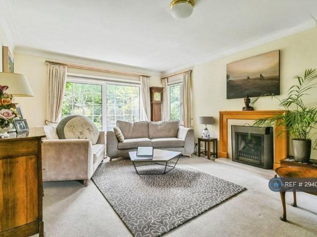 House for rent in Woodcote, Epsom