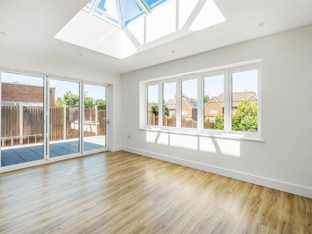 House for rent in Pachesham Park, Surrey