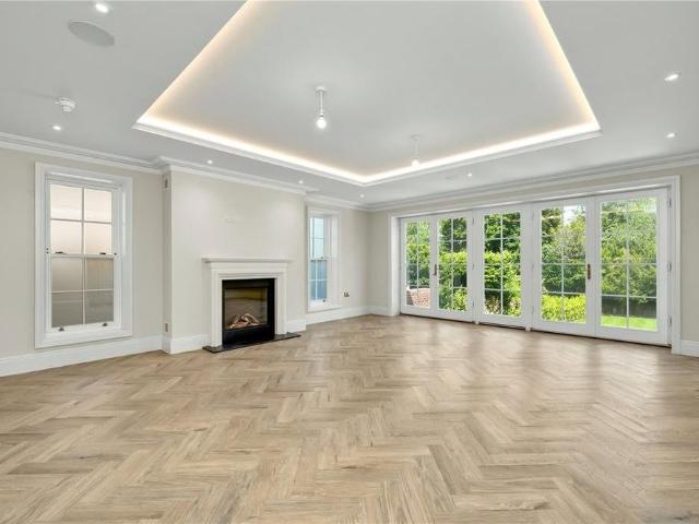 House for rent in Lower Green Esher, Blackhills
